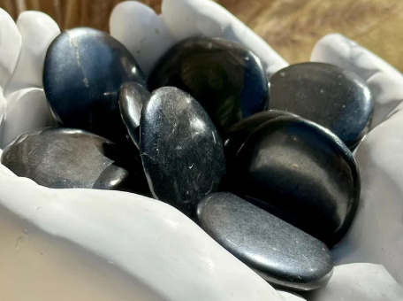 Crystal - Palm Stone Shungite