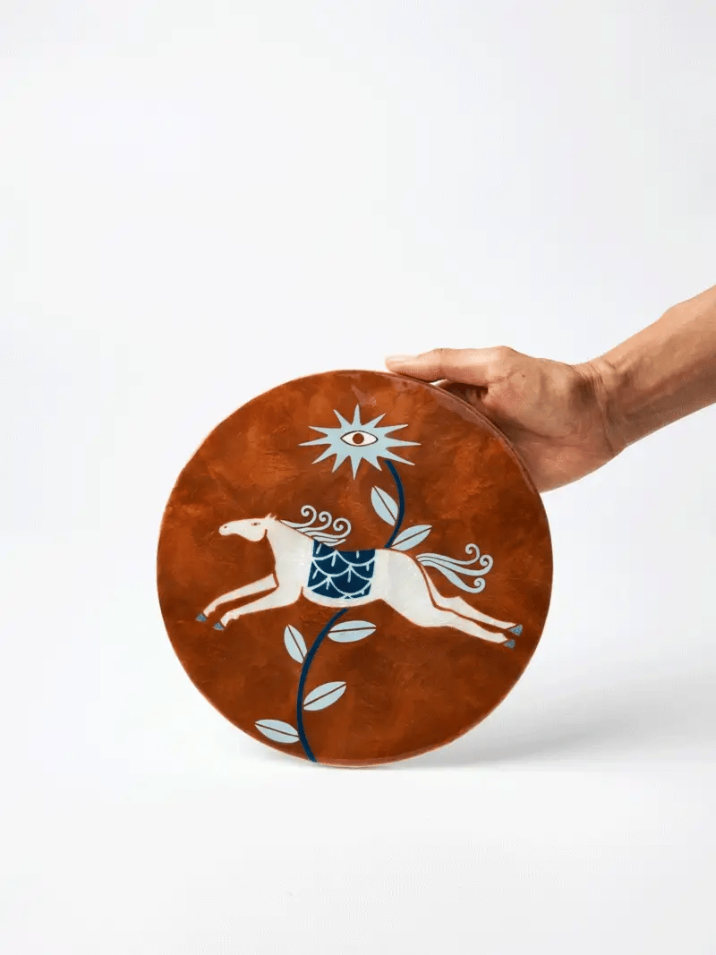 Paloma Round Horse