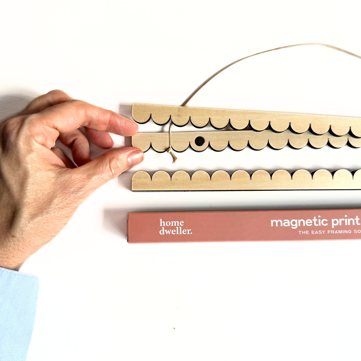 Scallop 30cm Magnetic Print Hanger